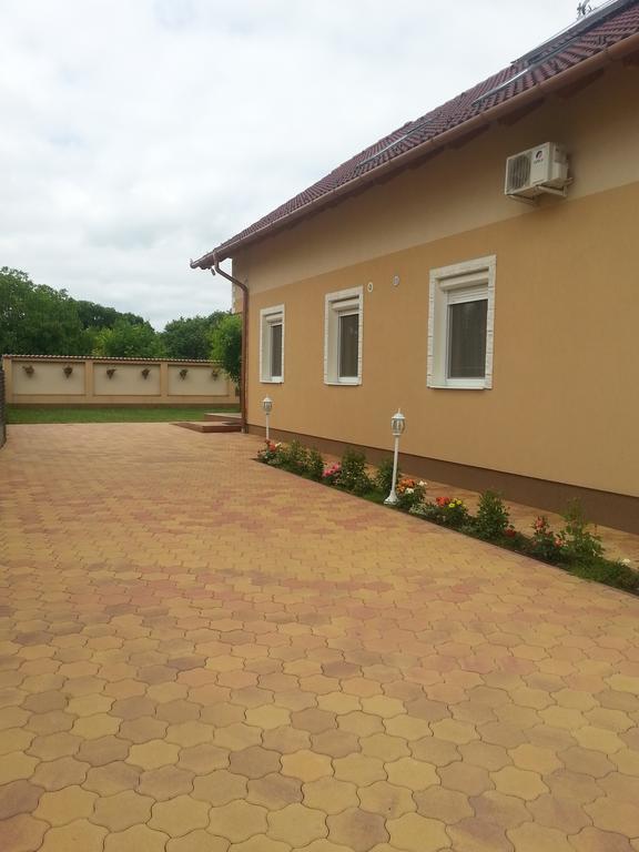 Marinica Apartman Хайдусобосло Экстерьер фото